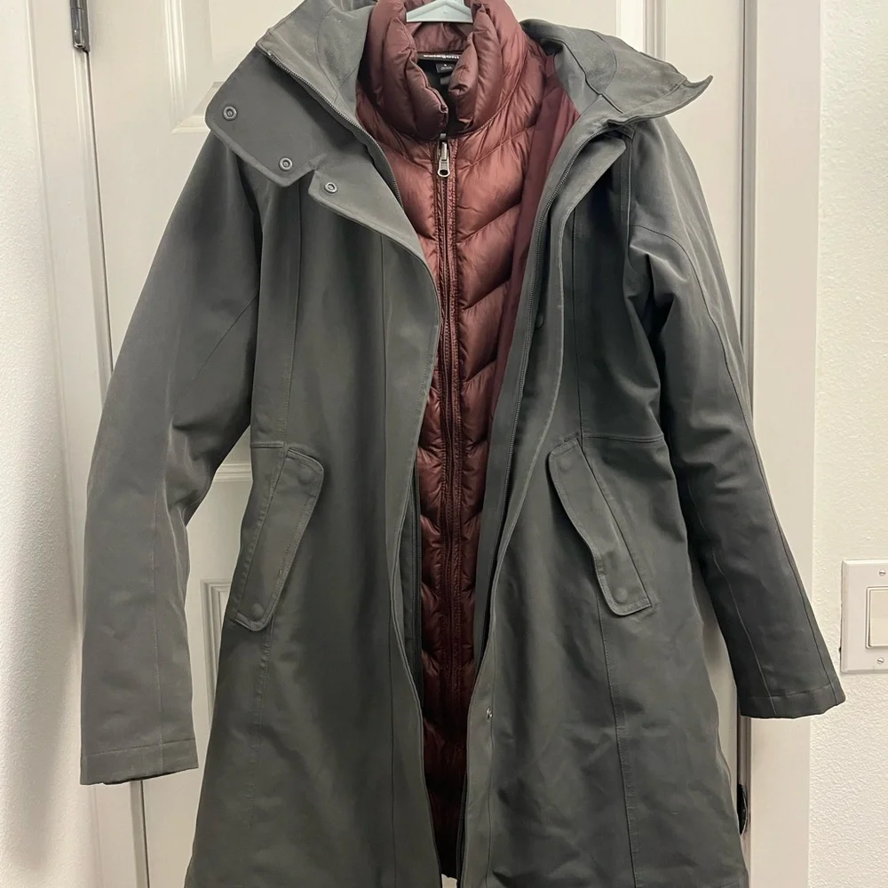 Patagonia Women’s Tres 3 in 1 Waterproof Down Parka Small (lightly worn) - Picture 5 of 14